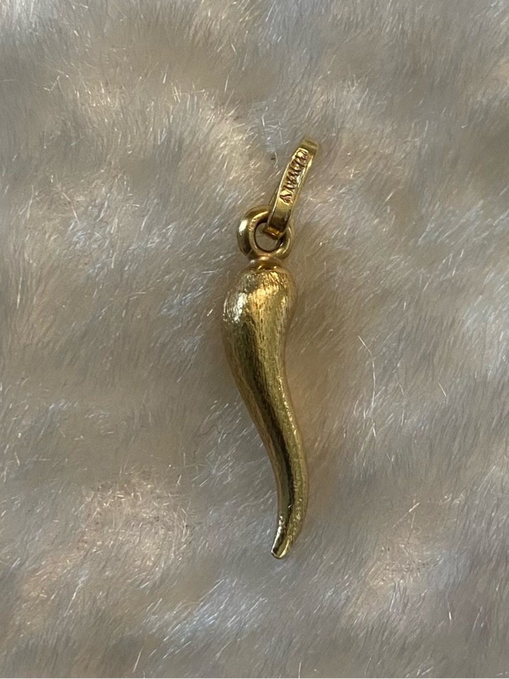 🍀14K ITALY Brushed Gold Cornicello Pendant